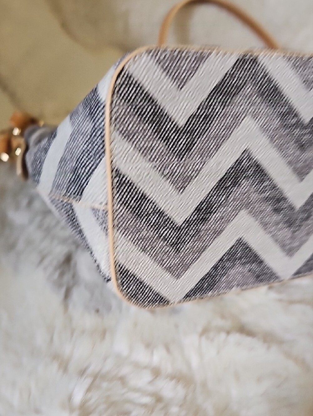 Dooney & Bourke Suki Crossbody - Picture 10 of 13
